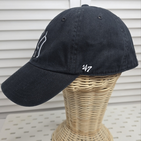 ’47 Brand‎ NY Yankees Dad Hat Black Strapback MLB Cap Unisex OSFA Indie Sleaze - Picture 2 of 7